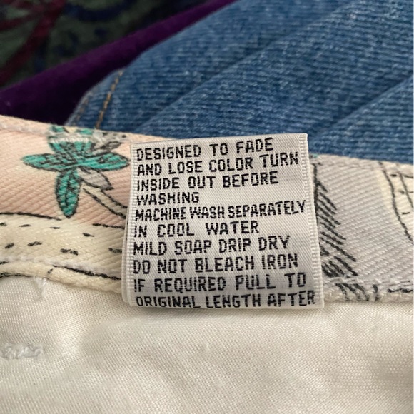 100 % cotton jeans w/ palm trees, convertibles & tall buildings in pastel shades - Picture 8 of 8